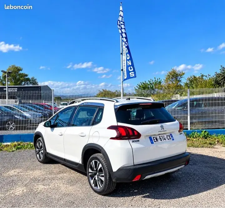 Peugeot 2008 2017 photo 5