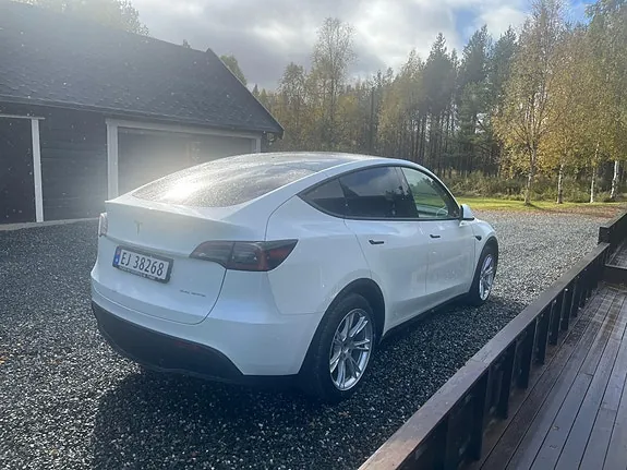 Tesla Model Y 2024 photo 4