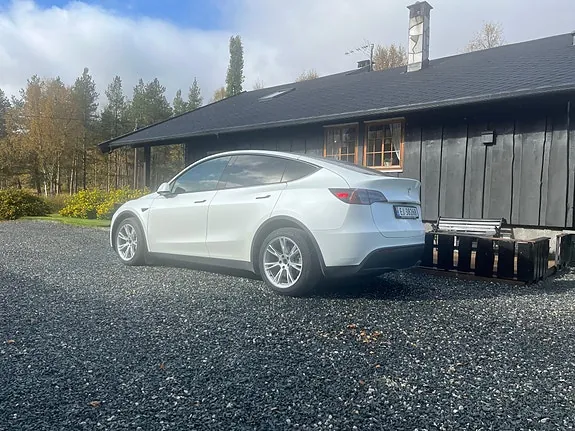 Tesla Model Y 2024 photo 3