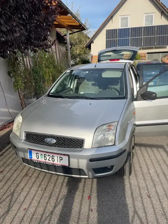 Ford Fusion 2003 photo 2