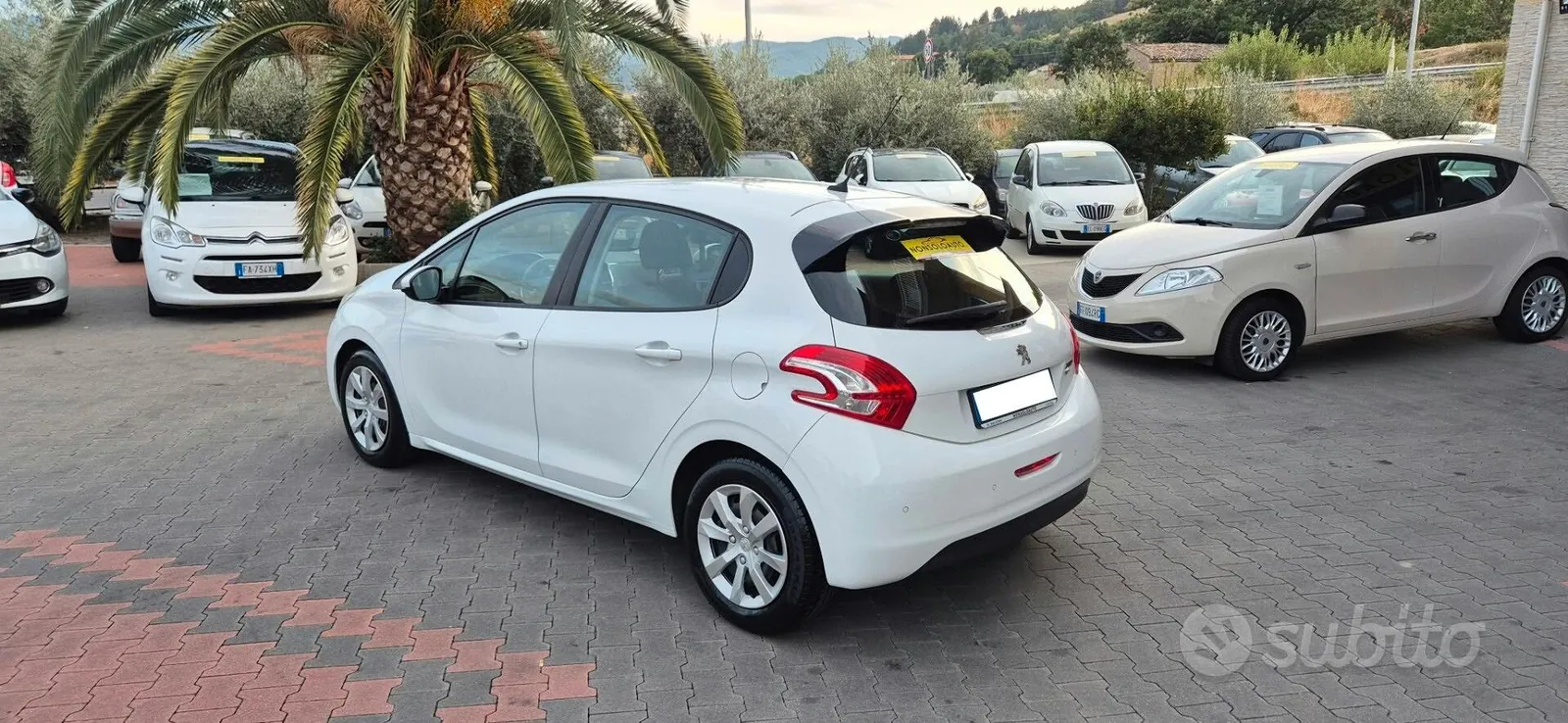 Peugeot 208 2013 photo 3