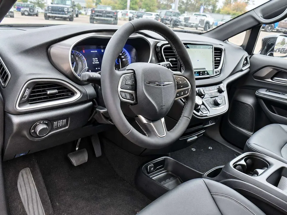 Chrysler Grand Caravan 2026 photo 5