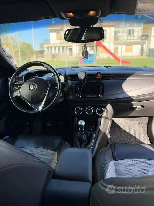 Alfa Romeo Giulietta 2015 photo 3