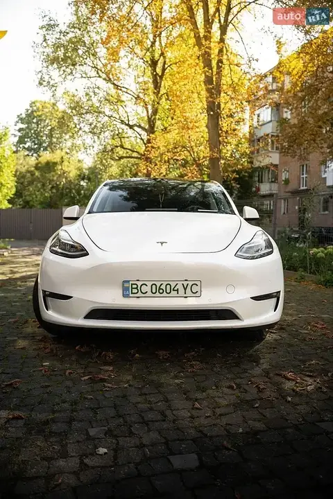 Tesla Model Y 2022 photo 2