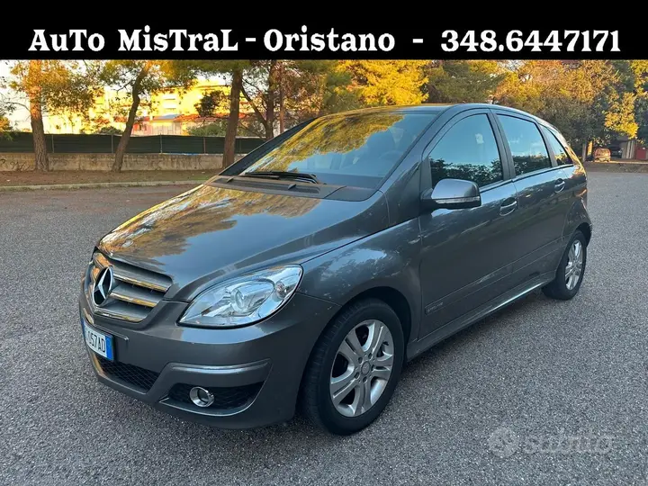 Mercedes-Benz B-Class 2010 photo 2