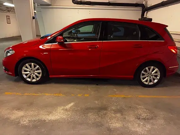 Mercedes-Benz B 180