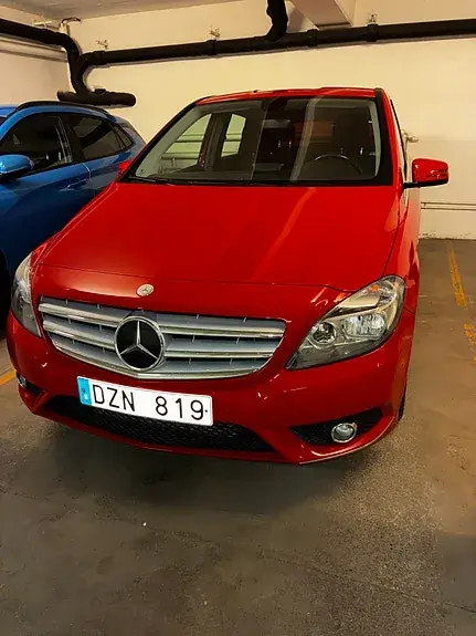 Mercedes-Benz B 180 2012 photo 2