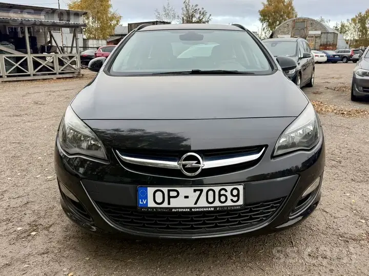 Opel Astra 2012 photo 4