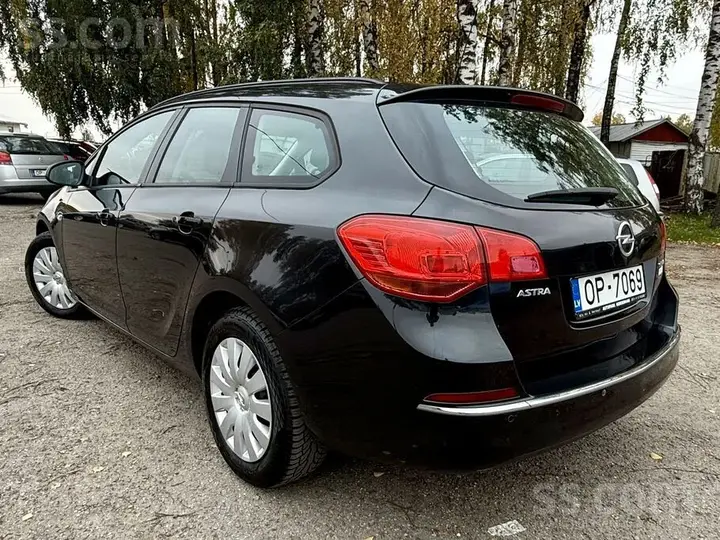 Opel Astra 2012 photo 2