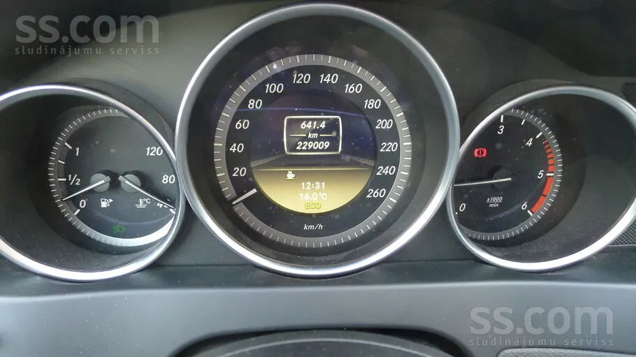 Mercedes-Benz C200 2012 photo 2