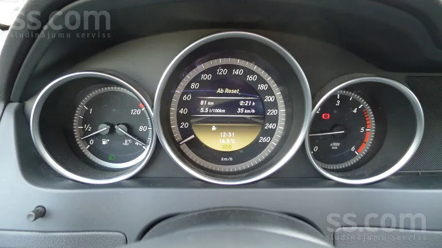Mercedes-Benz C200 2012 photo 3