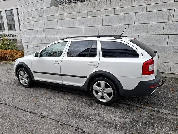 Skoda Octavia Scout 2012 photo 2