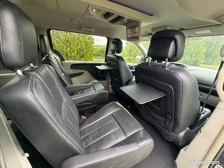 Lancia Voyager 2013 photo 4