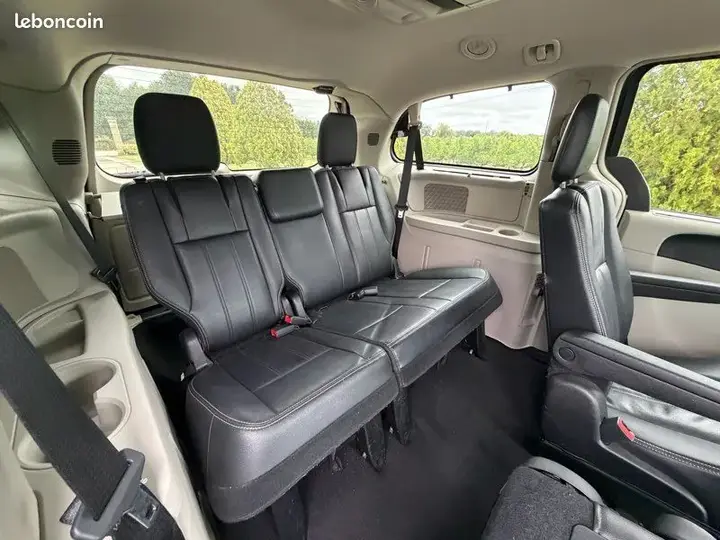 Lancia Voyager 2013 photo 5