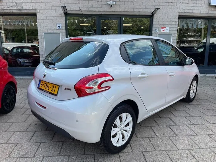 Peugeot 208 2014 photo 3