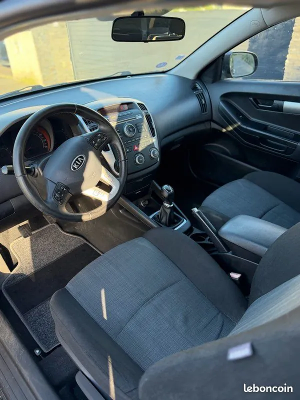 Kia Ceed 2011 photo 2