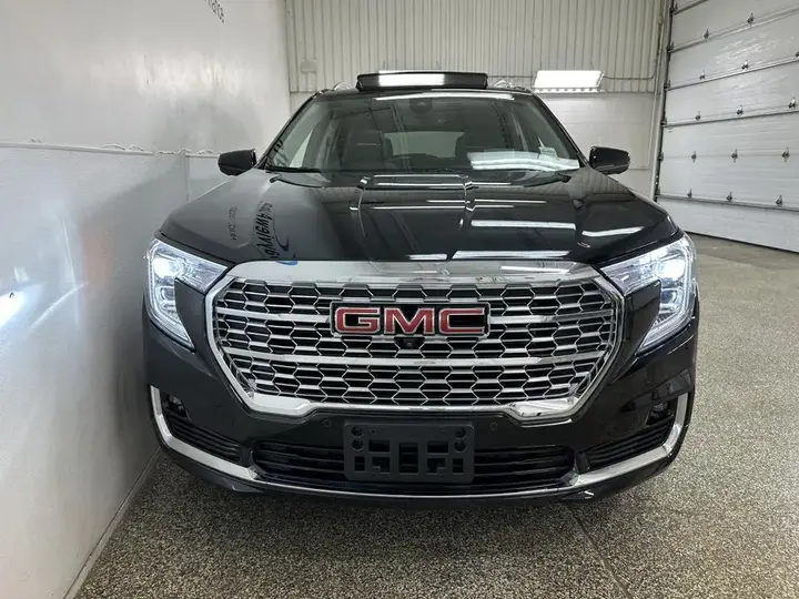 GMC Terrain 2024 photo 2