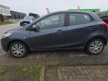 Mazda 2 2009 photo 3