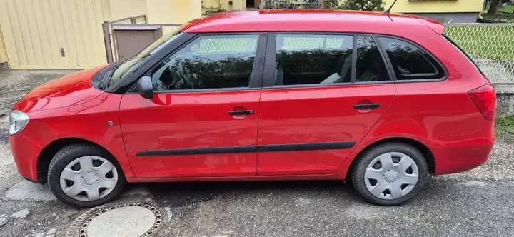 Skoda Fabia 2009 photo 2