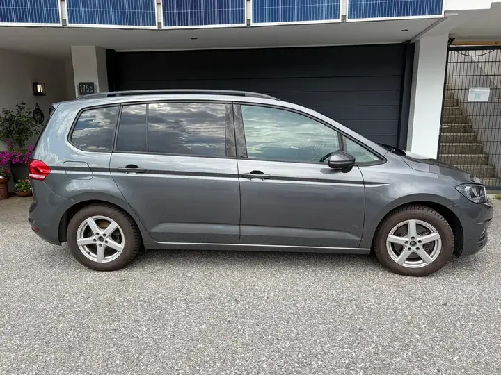 Volkswagen Touran 2017 photo 3