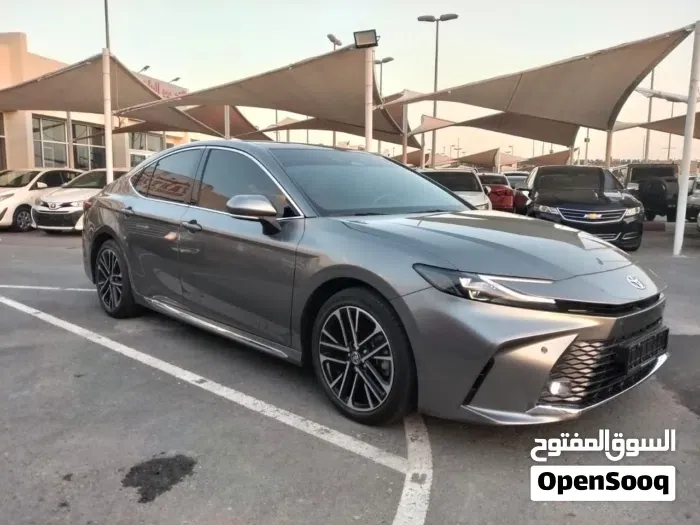 Toyota Camry Gle 2025 photo 2