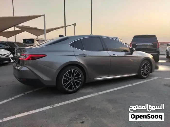 Toyota Camry Gle 2025 photo 4