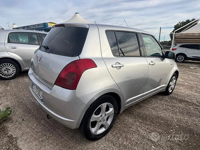 Suzuki Swift 2006 photo 4