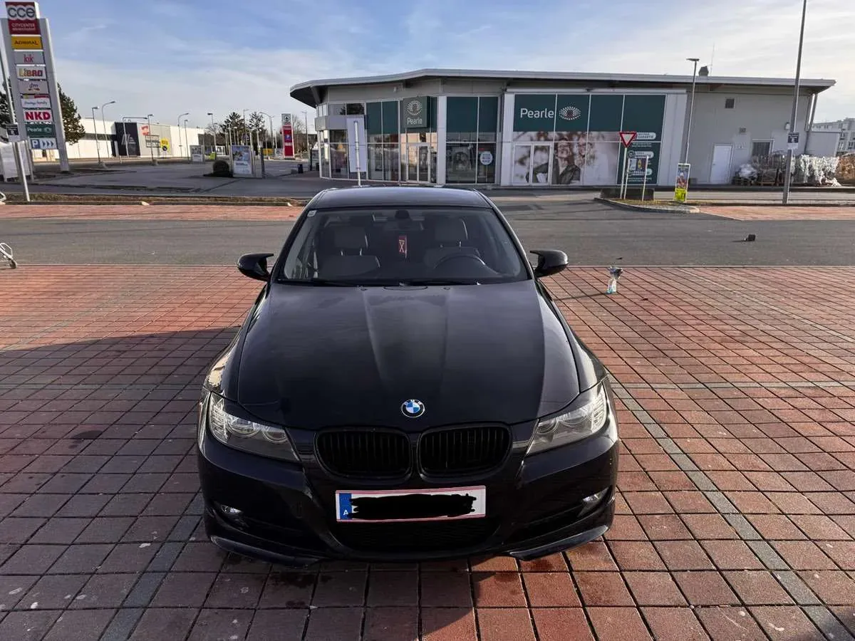 BMW 3 Series 2011 photo 3