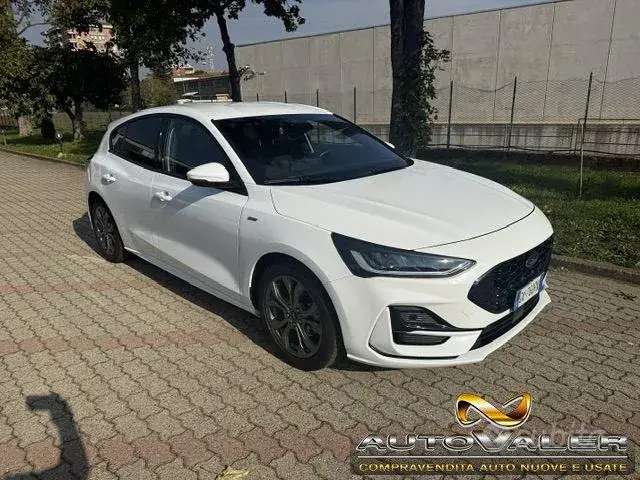 Ford Focus 2022 photo 2