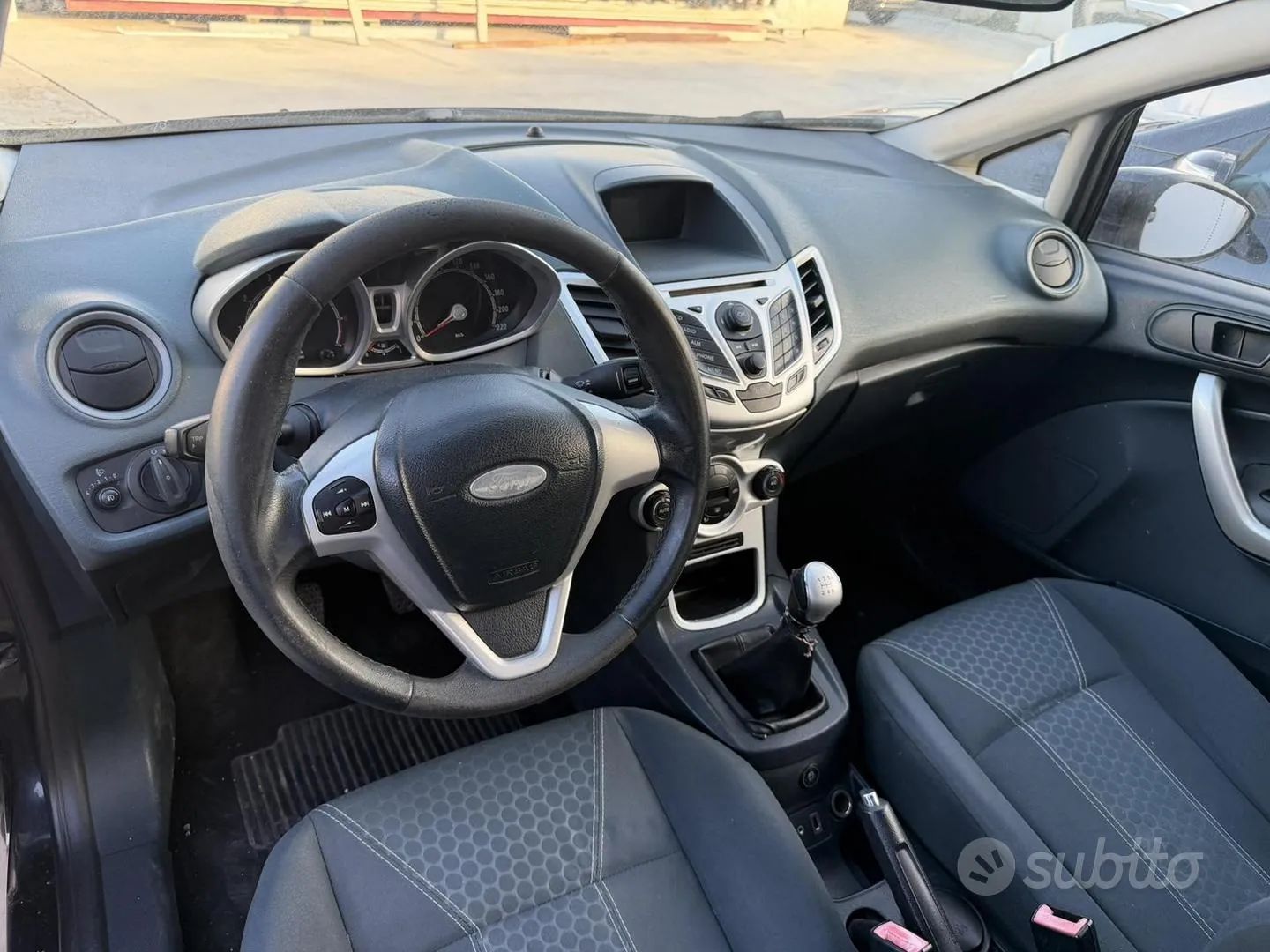 Ford Fiesta 2010 photo 5