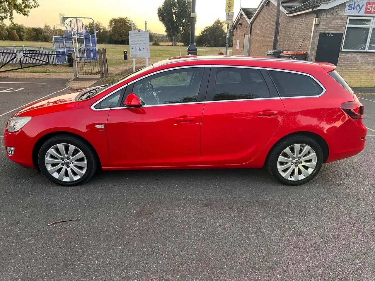 Vauxhall Astra 2012 photo 5