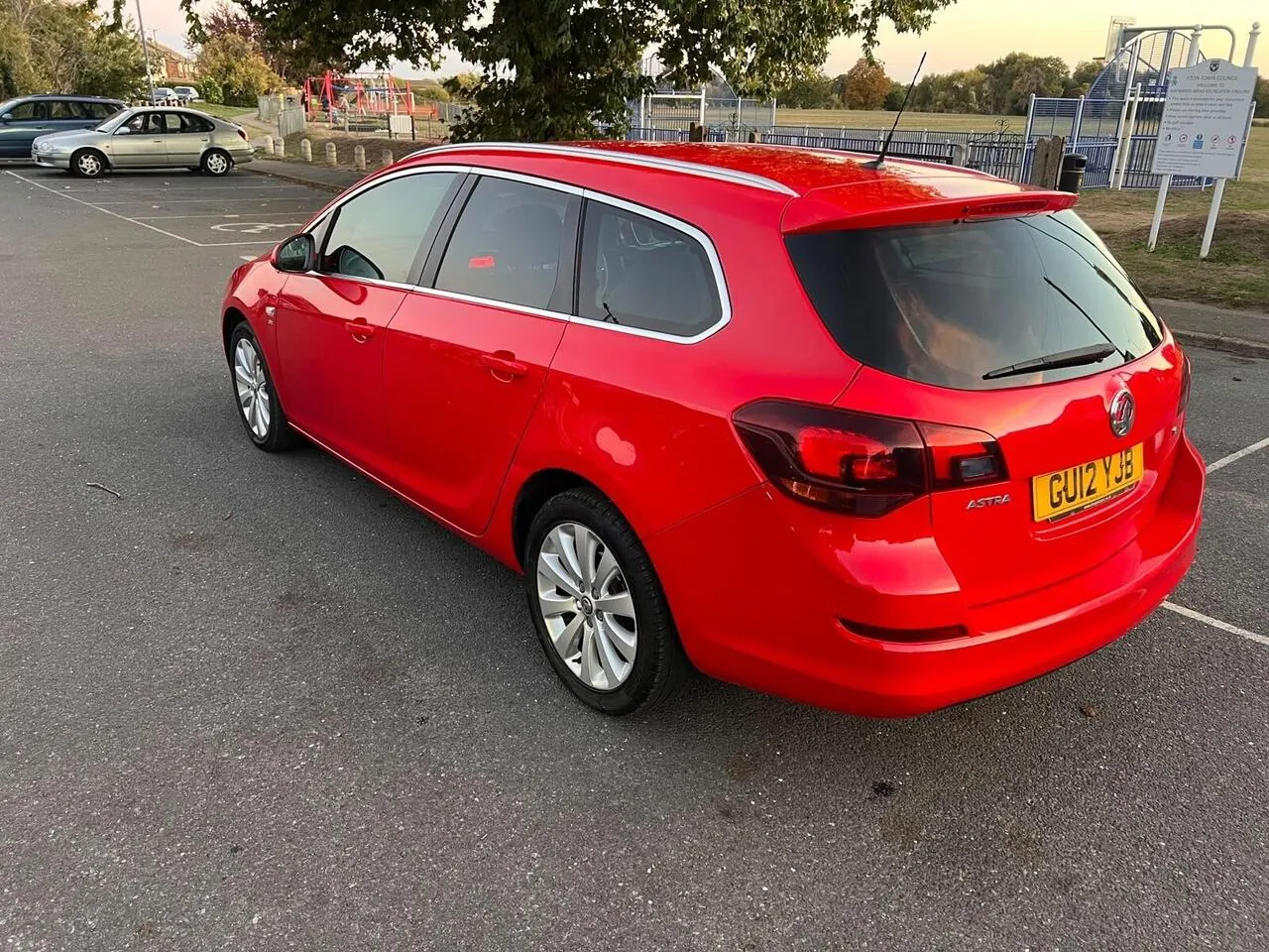 Vauxhall Astra 2012 photo 4