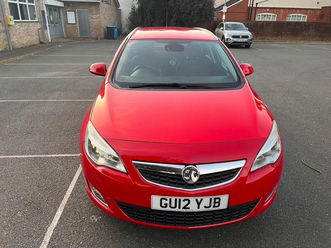 Vauxhall Astra 2012 photo 2