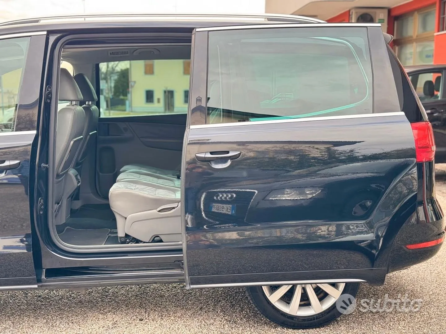 Volkswagen Sharan 2011 photo 2