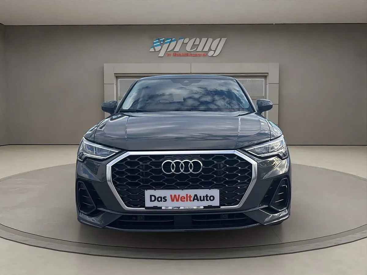 Audi Q3 2022 photo 2