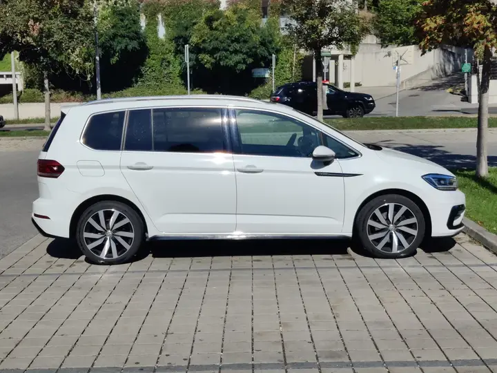 Volkswagen Touran 2017 photo 2