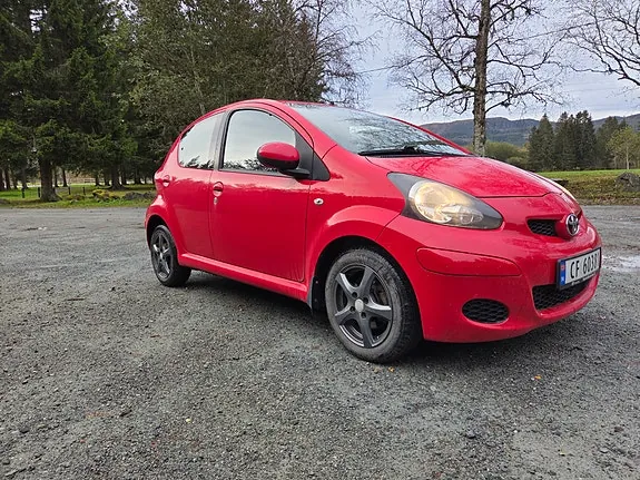 Toyota Aygo 2011 photo 2