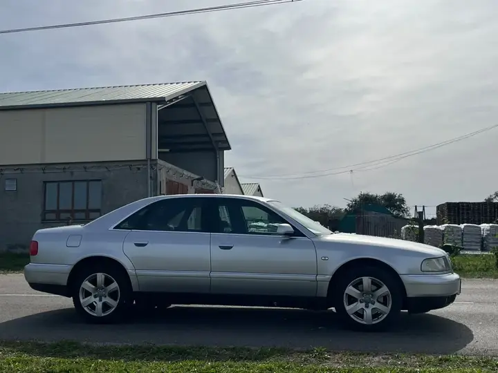 Audi A8 1999 photo 3
