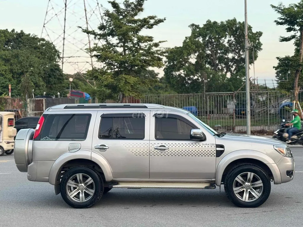 Ford Everest 2010 photo 3