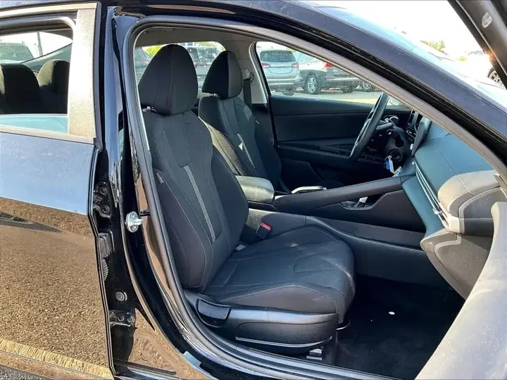 Hyundai Elantra 2025 photo 5