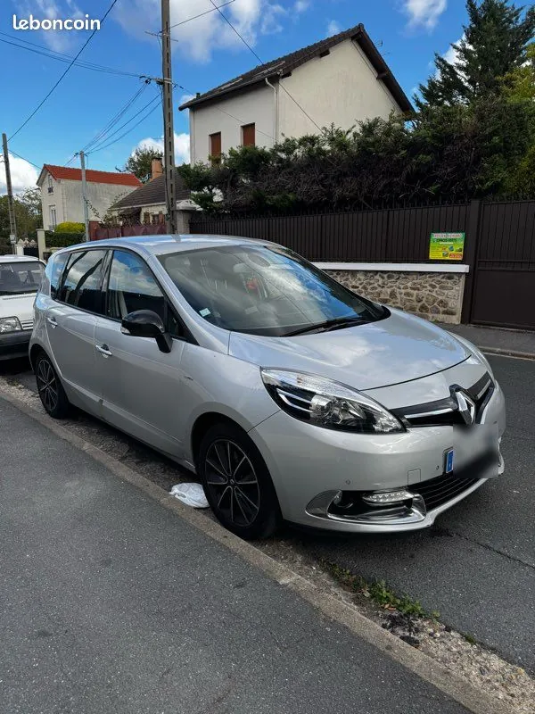 Renault Scenic 2012 photo 2