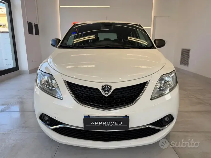 Lancia Ypsilon 2018 photo 2