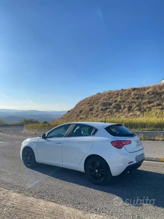 Alfa Romeo Giulietta 2014 photo 3