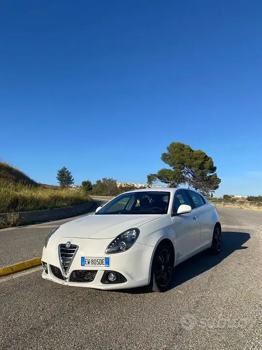 Alfa Romeo Giulietta 2014 photo 2