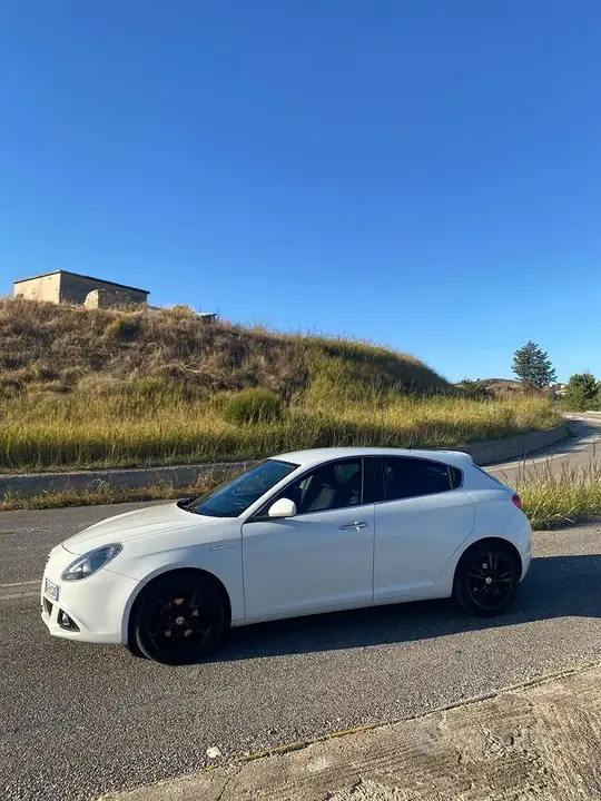 Alfa Romeo Giulietta 2014 photo 5