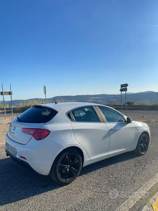 Alfa Romeo Giulietta 2014 photo 4