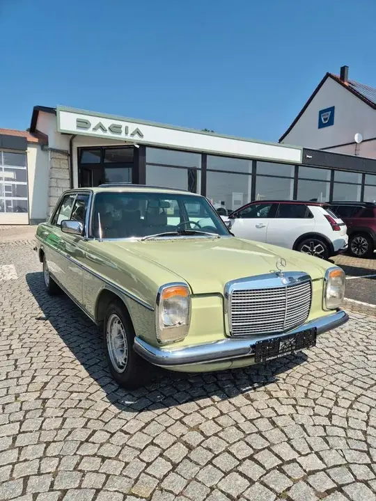 Mercedes-Benz 240 D