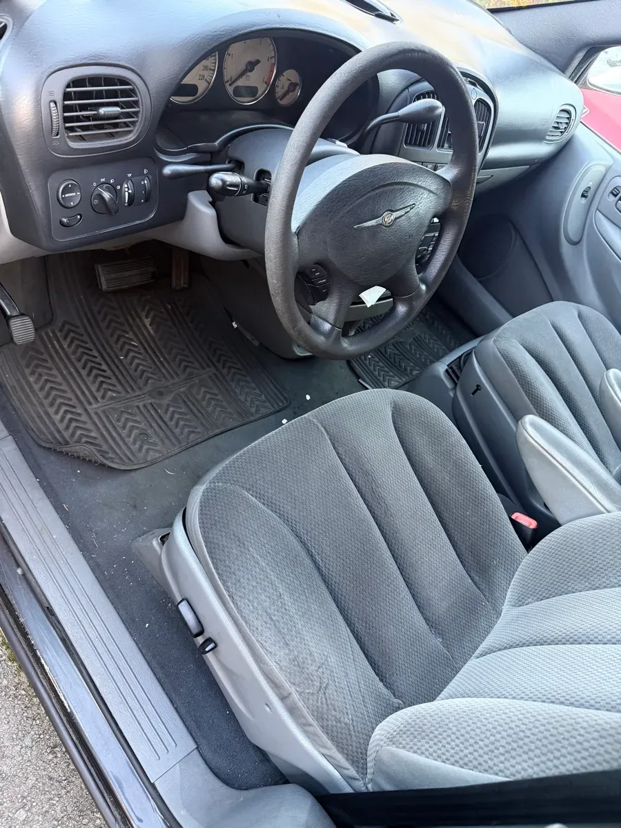 Chrysler Voyager 2004 photo 3