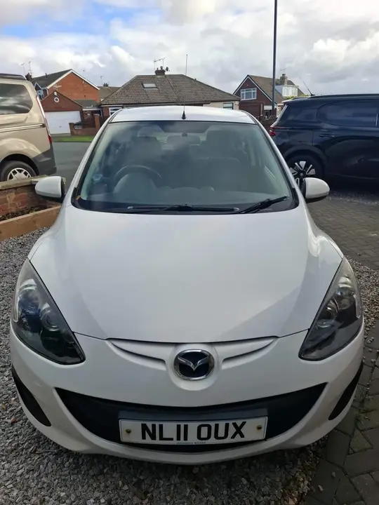 Mazda Mazda2 2011 photo 4