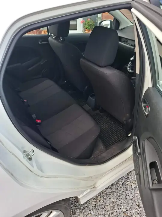 Mazda Mazda2 2011 photo 5